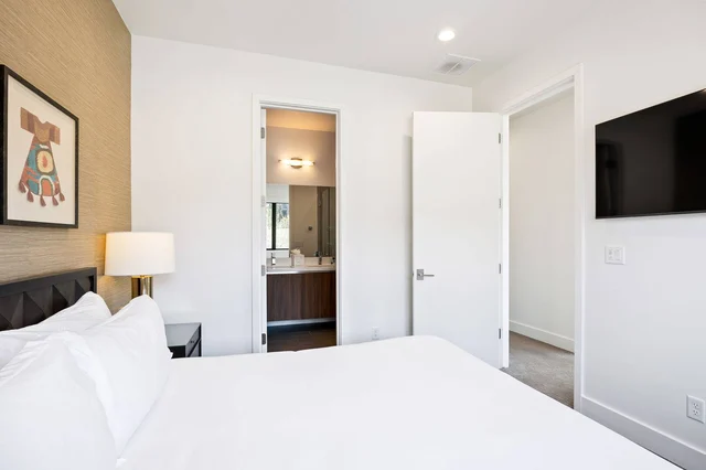 Bedroom 2 image 1