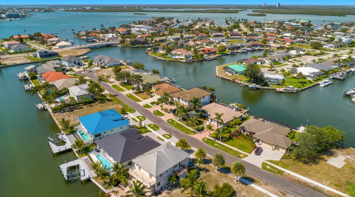 Marco Luxe Retreat / Waterfront #32