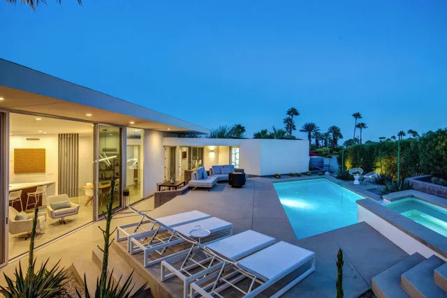 Wander Palm Springs Horizon