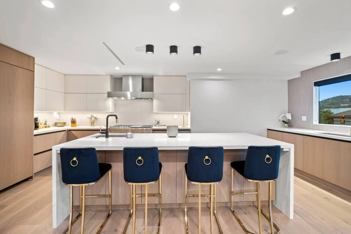 Wander Mount Olympus Hills