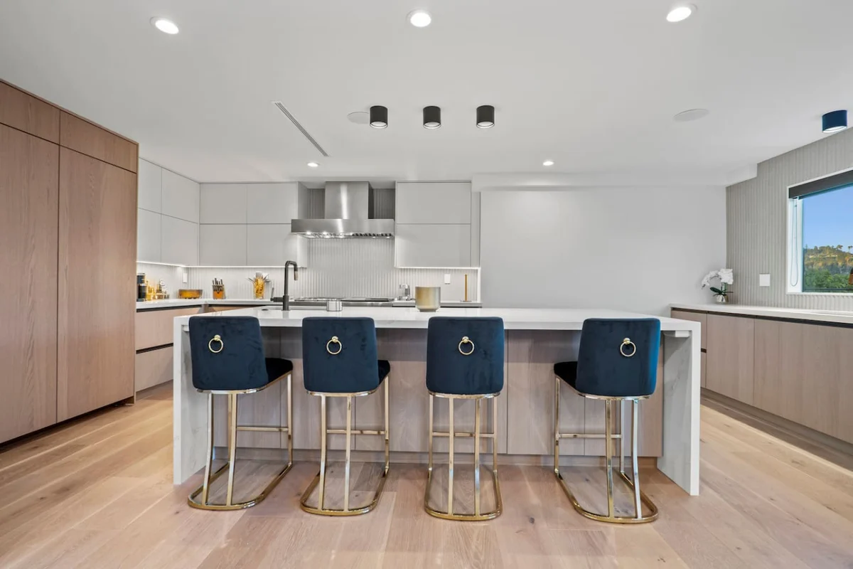 Wander Mount Olympus Hills