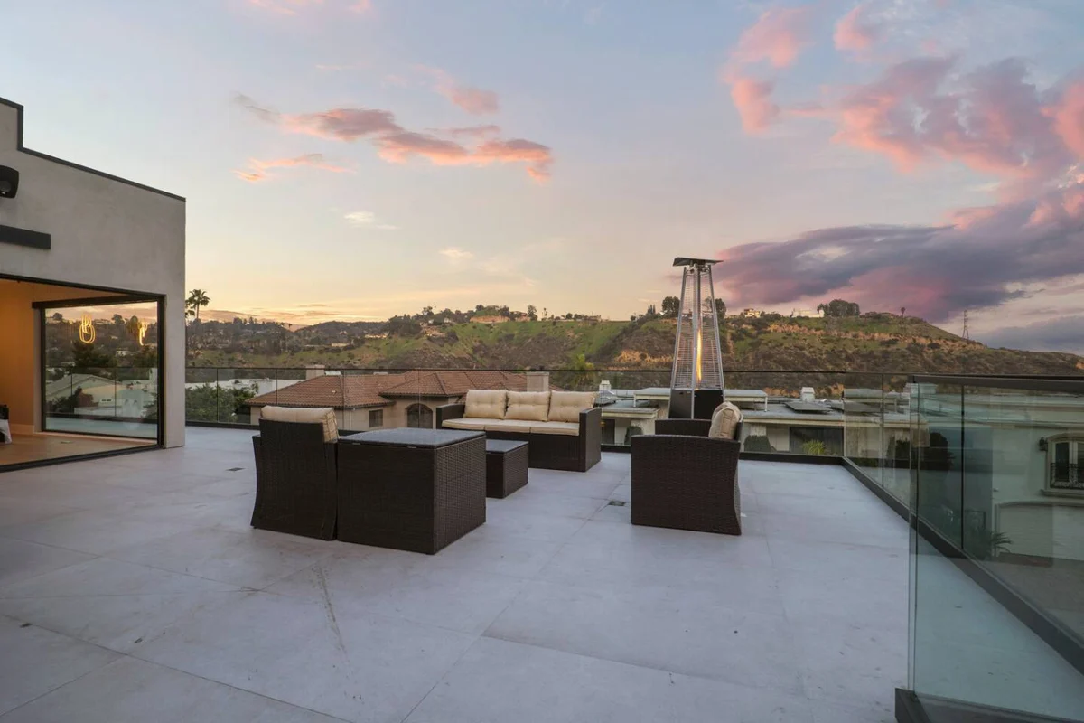 Wander Mount Olympus Hills