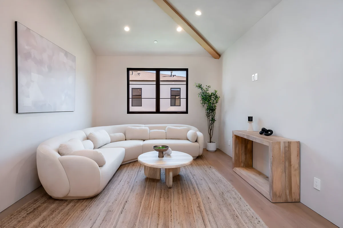 Wander Los Angeles Oakwood