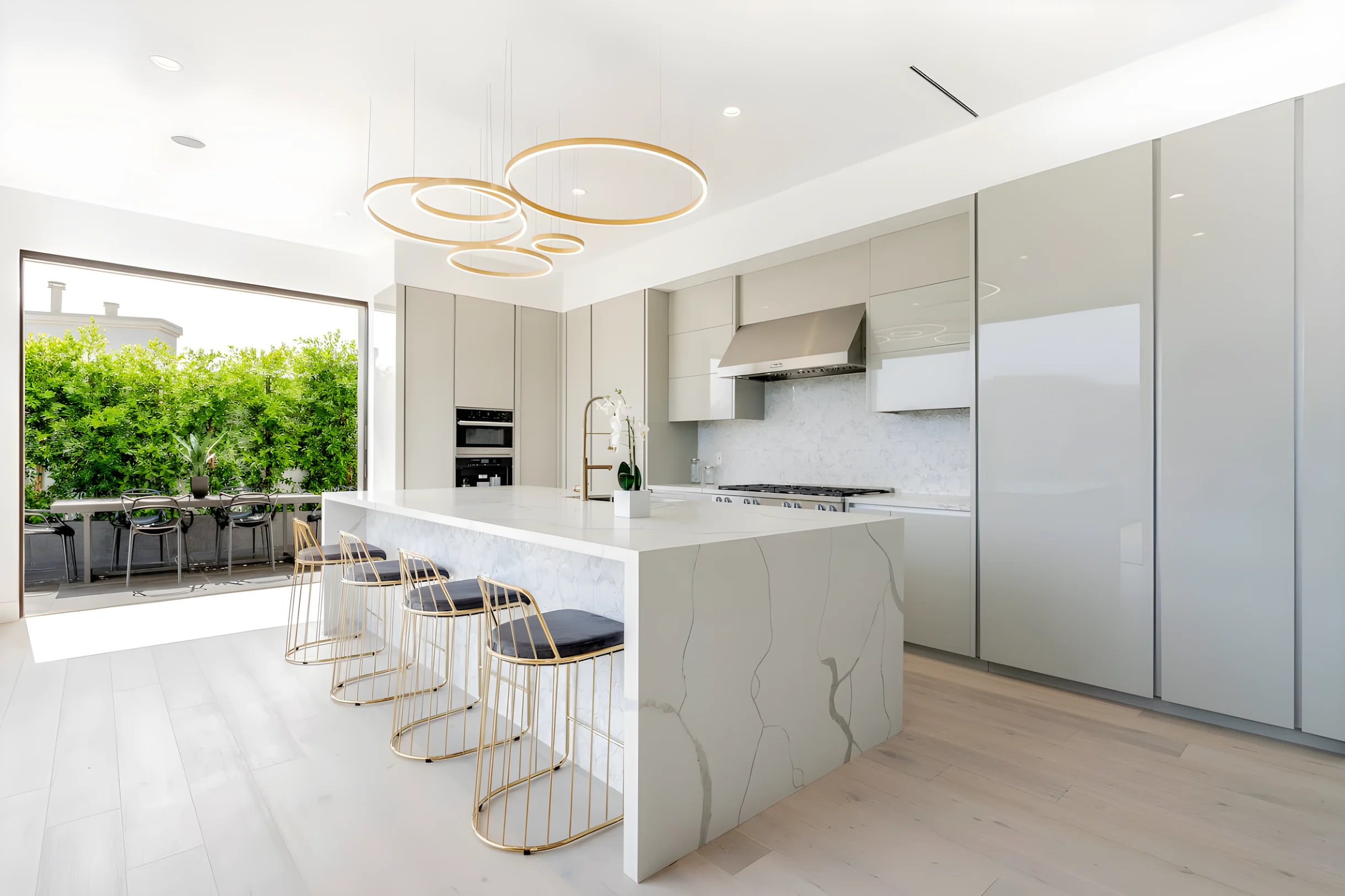 Wander Hollywood Peaks