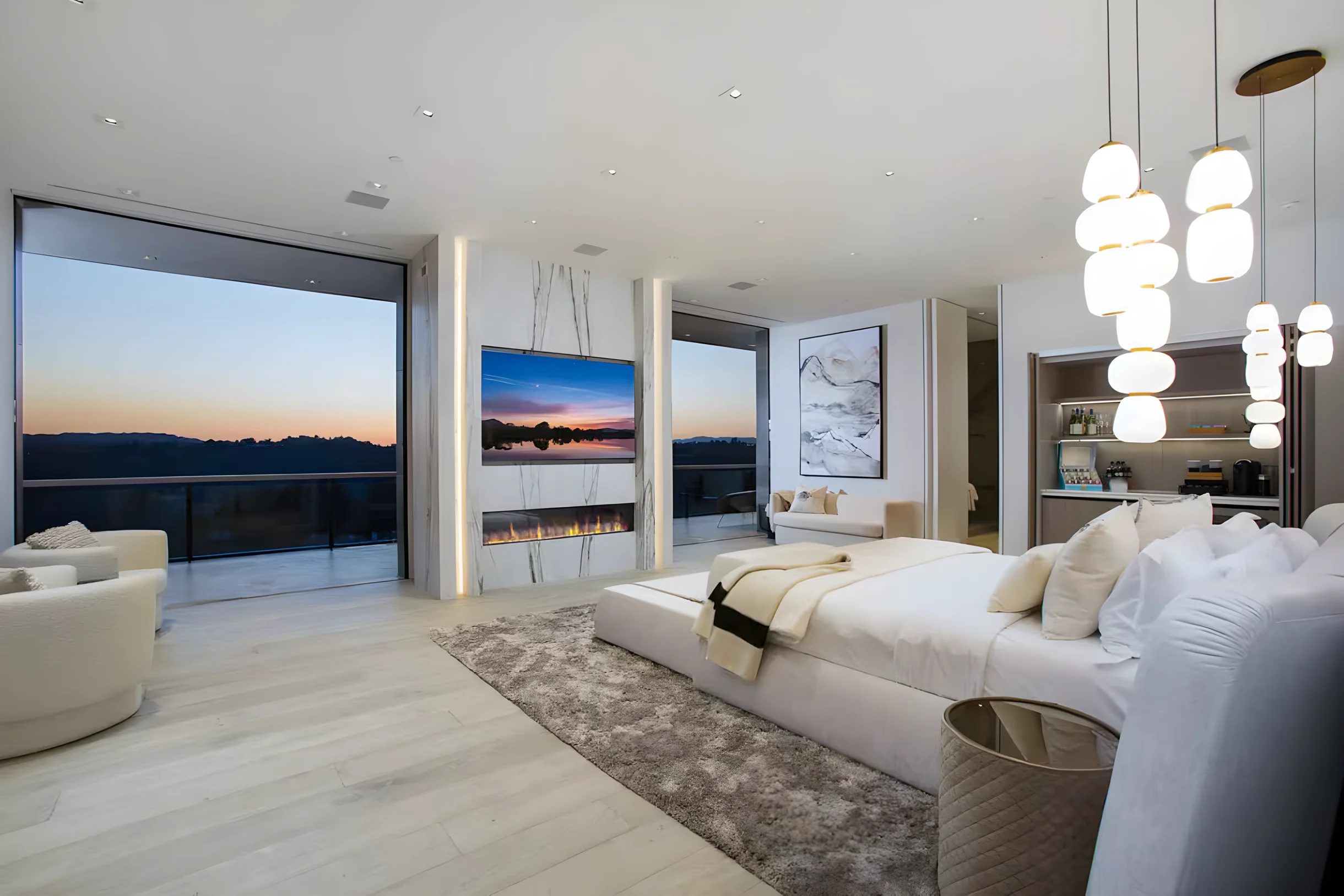 Ultra-Luxurious BH Estate | Pool, Theatre, Views #39