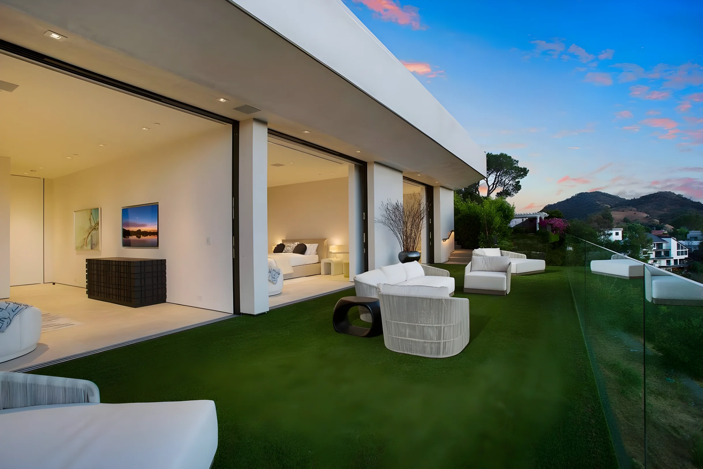 Ultra-Luxurious BH Estate | Pool, Theatre, Views #59