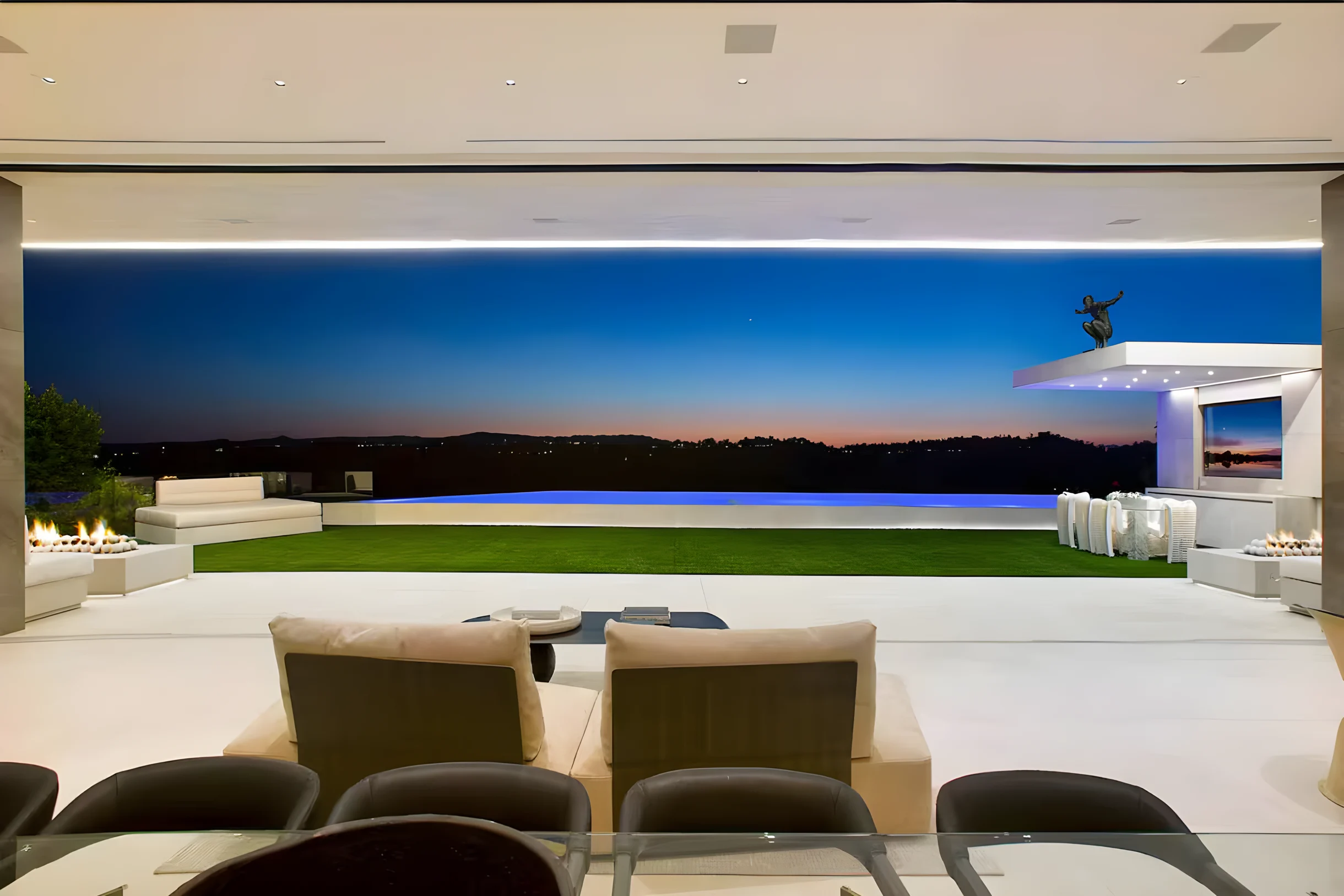 Ultra-Luxurious BH Estate | Pool, Theatre, Views #67