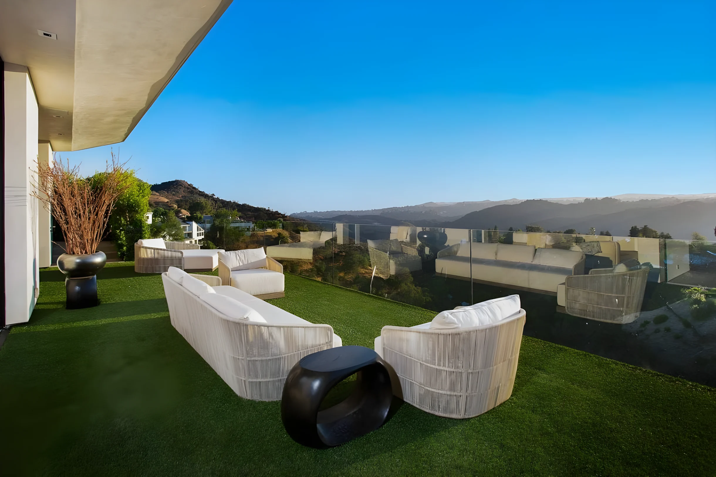 Ultra-Luxurious BH Estate | Pool, Theatre, Views #68