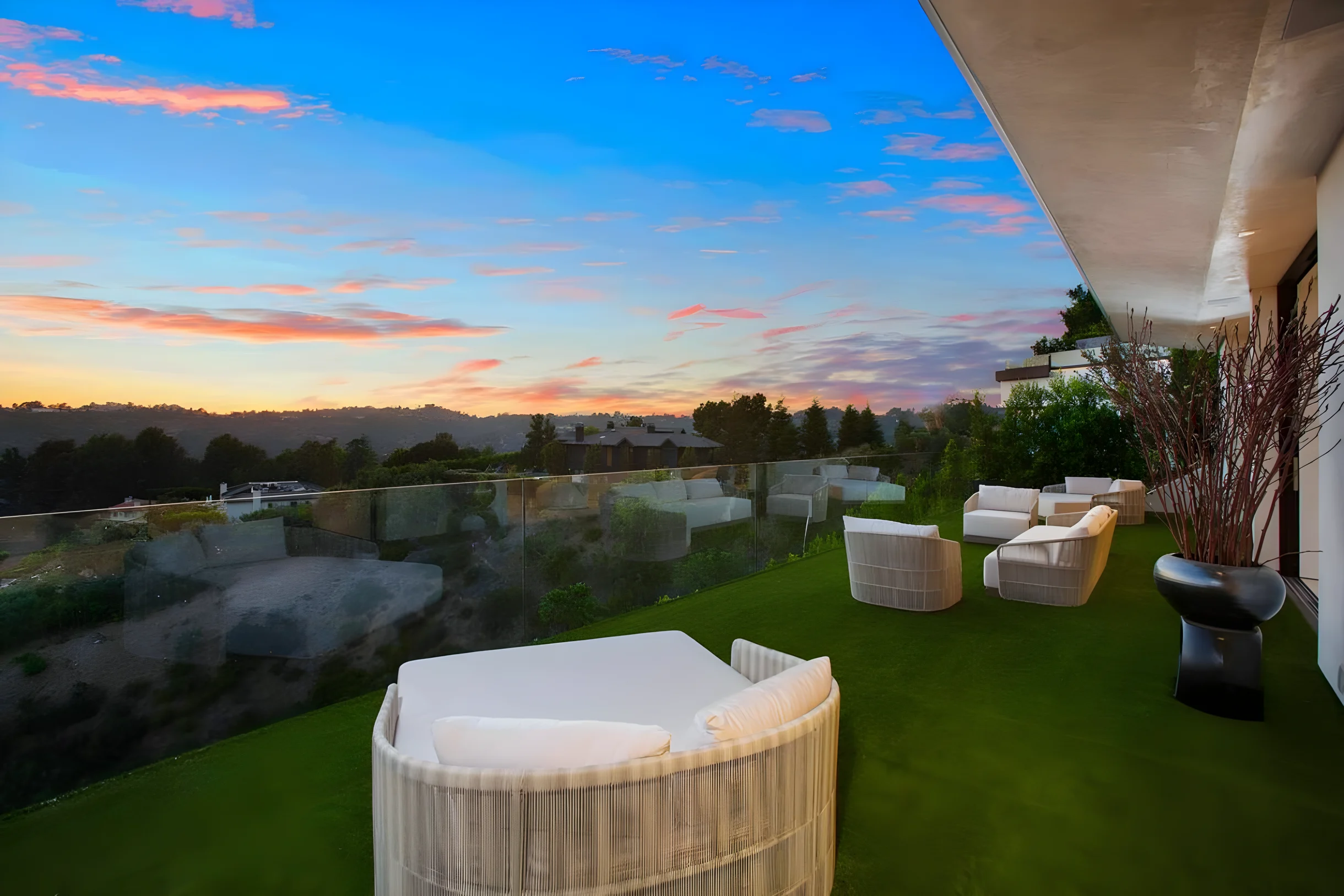 Ultra-Luxurious BH Estate | Pool, Theatre, Views #71