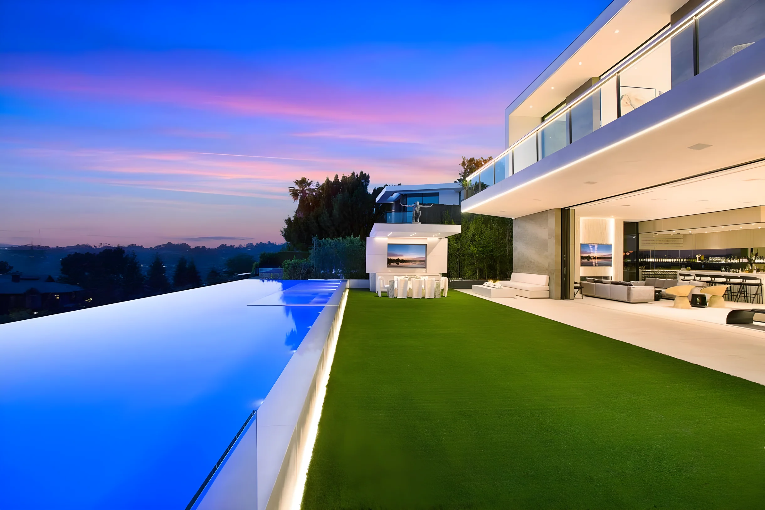 Ultra-Luxurious BH Estate | Pool, Theatre, Views #40