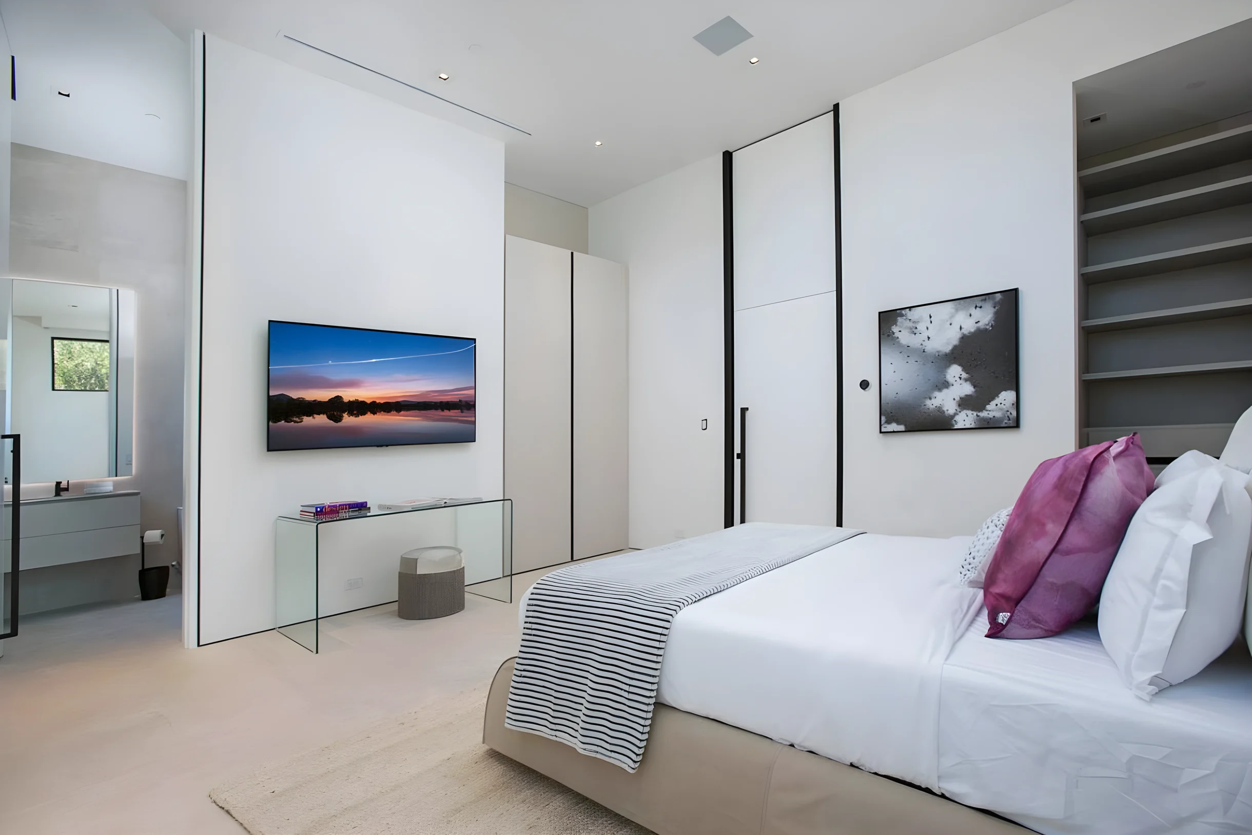 Ultra-Luxurious BH Estate | Pool, Theatre, Views #43