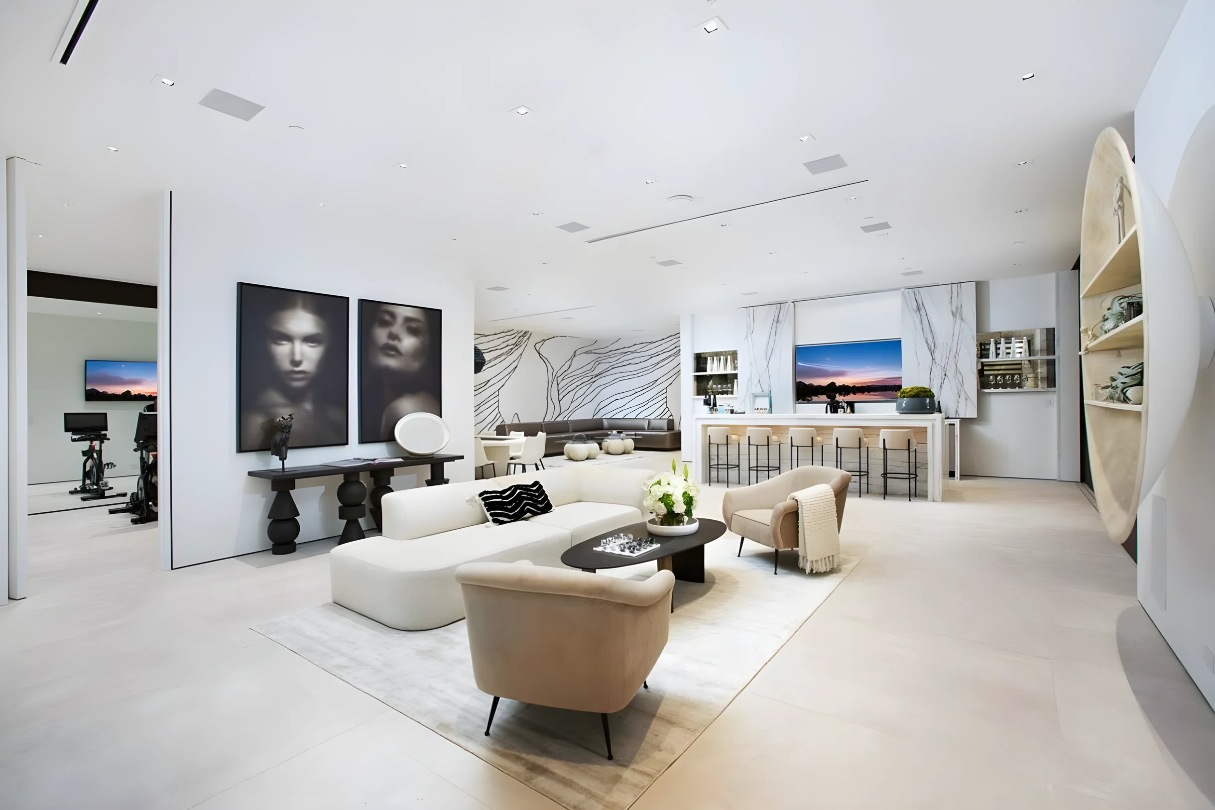 Ultra-Luxurious BH Estate | Pool, Theatre, Views #15