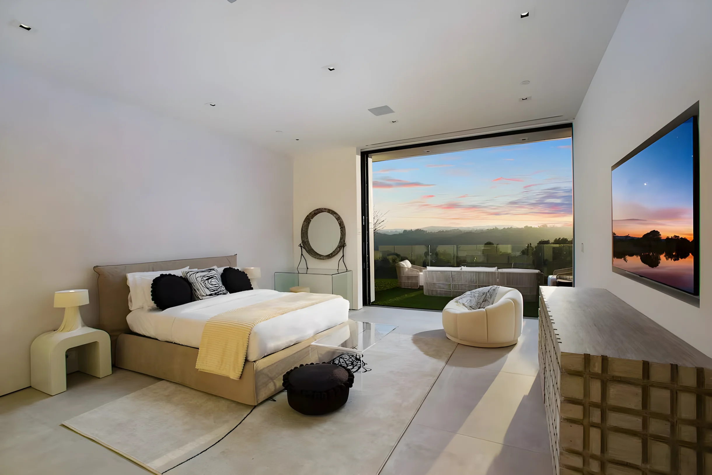 Ultra-Luxurious BH Estate | Pool, Theatre, Views #46