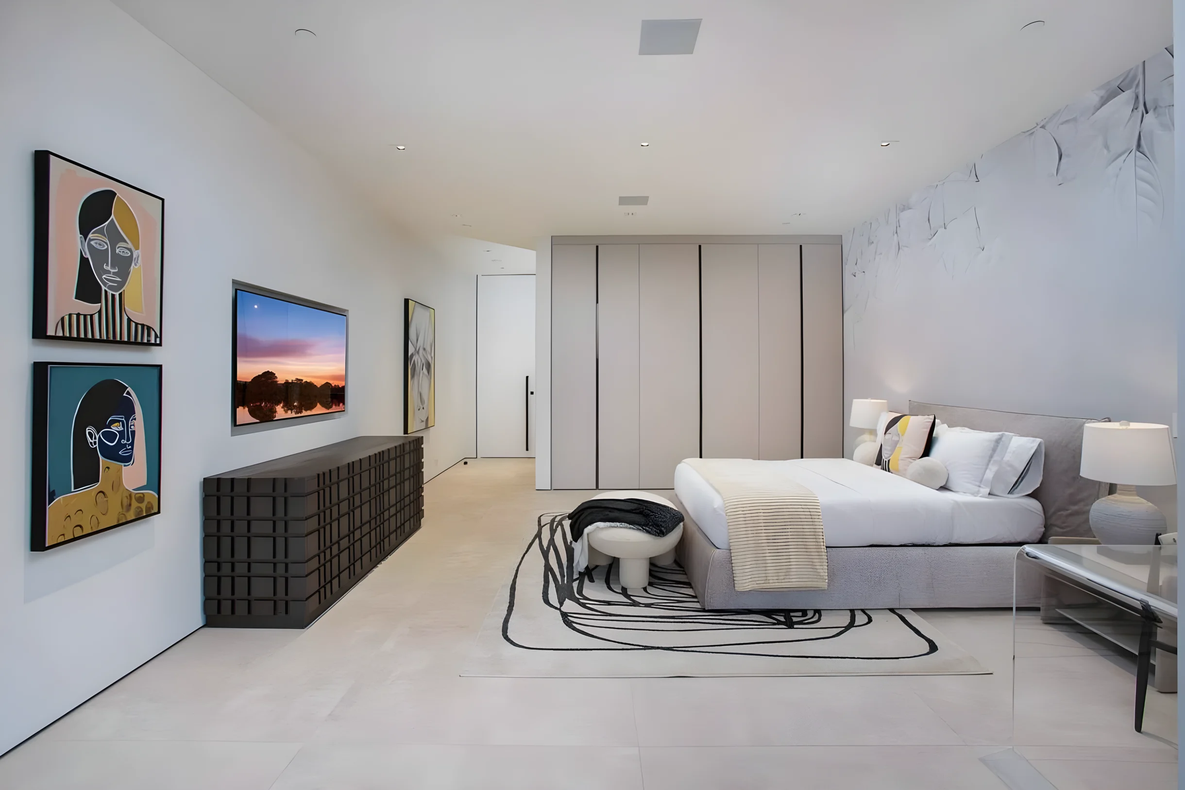 Ultra-Luxurious BH Estate | Pool, Theatre, Views #57