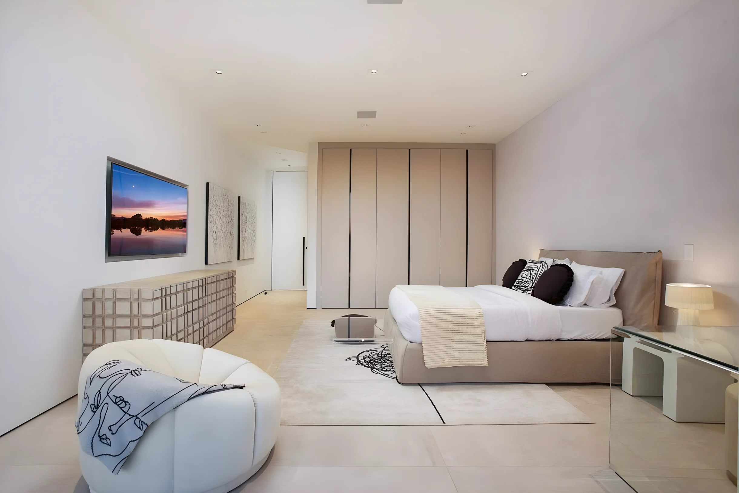 Ultra-Luxurious BH Estate | Pool, Theatre, Views #49