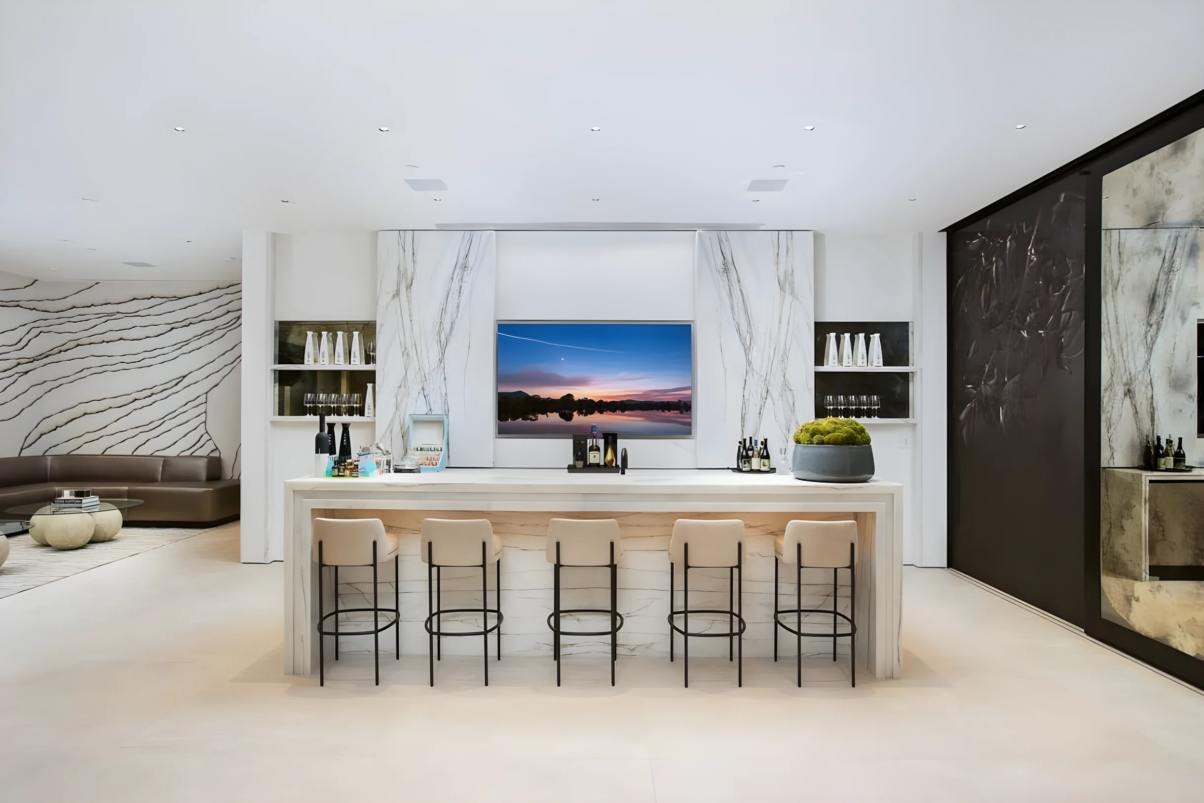 Ultra-Luxurious BH Estate | Pool, Theatre, Views #72