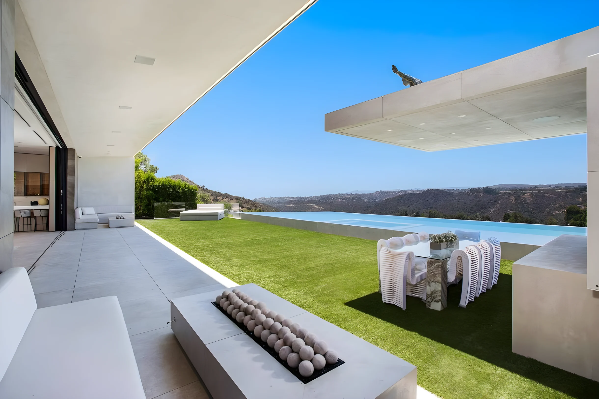 Ultra-Luxurious BH Estate | Pool, Theatre, Views #74