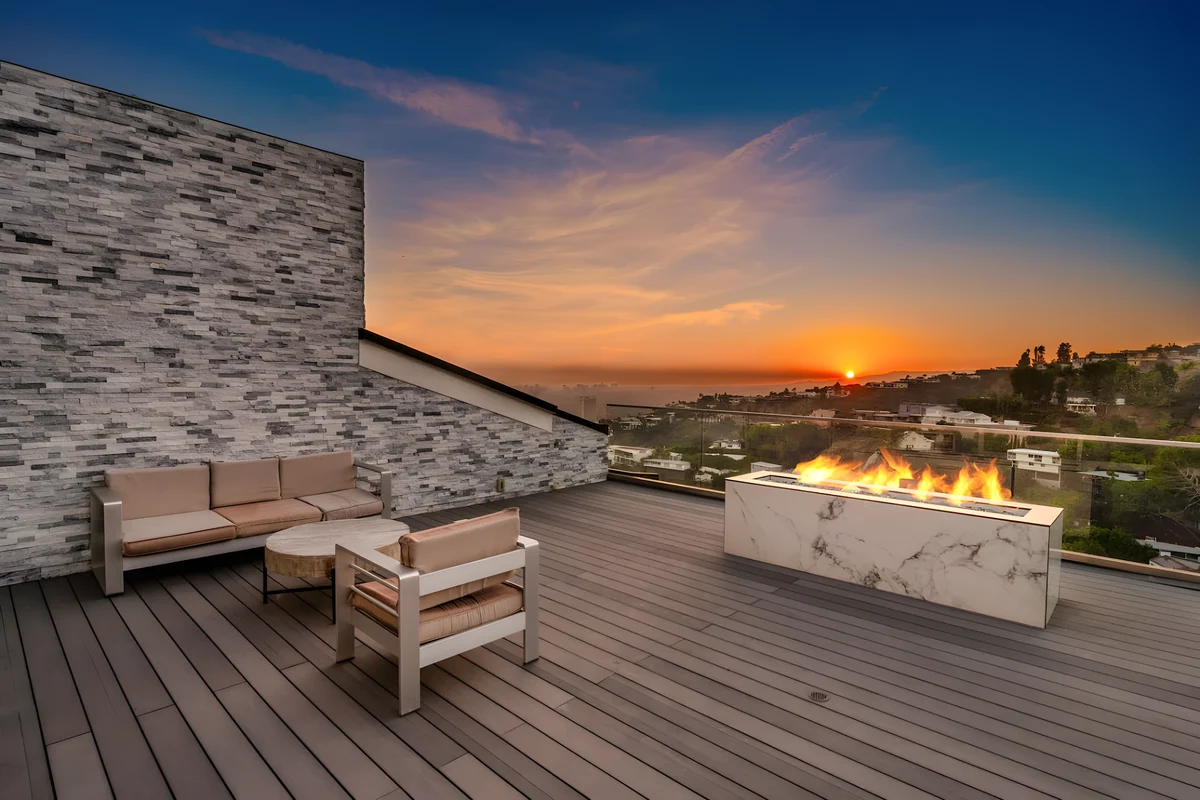 Wander Sunset Plaza Views