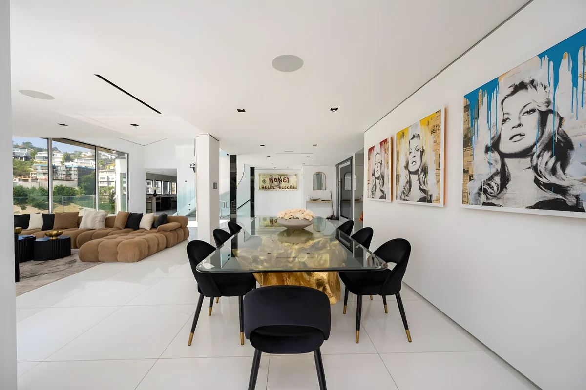 Wander Sunset Plaza Views