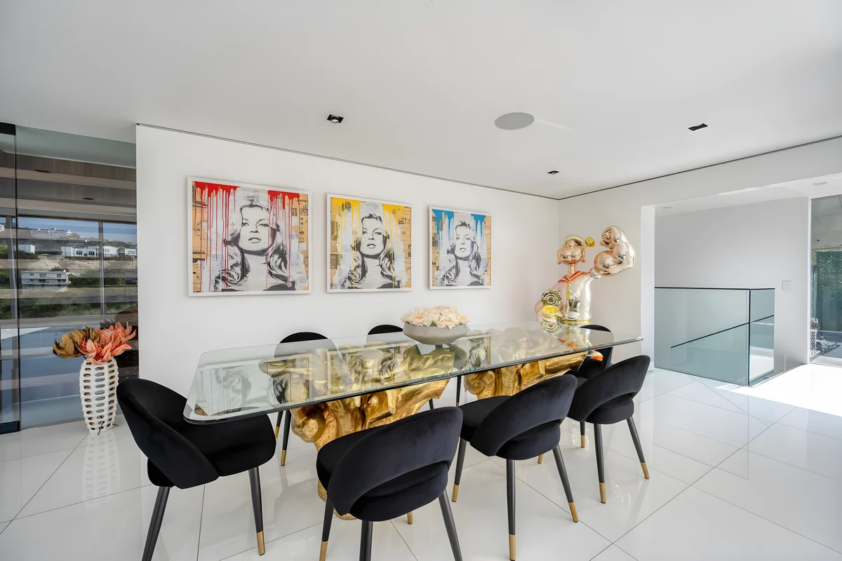 Wander Sunset Plaza Views