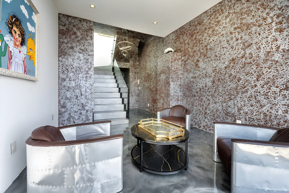 Wander Sunset Plaza Views