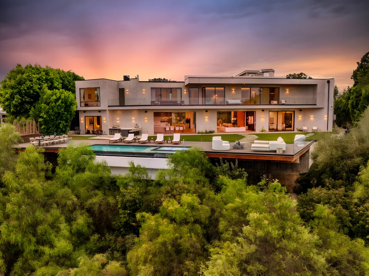 Royal Oaks Ultra-Luxury Resort