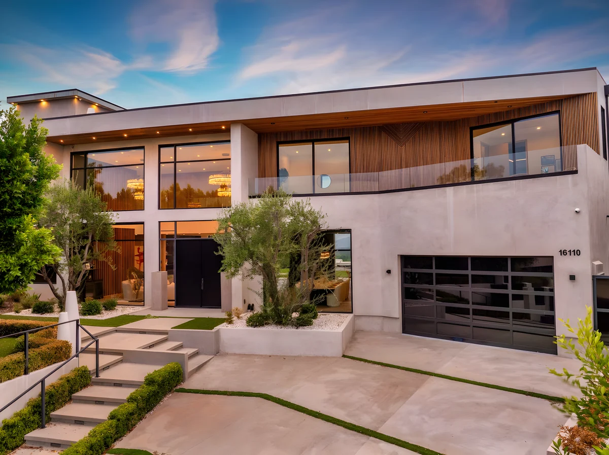 Royal Oaks Ultra-Luxury Resort