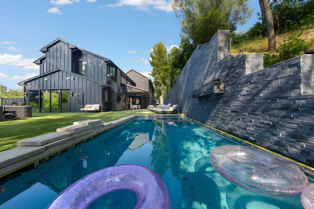 Wander Studio City Oaks