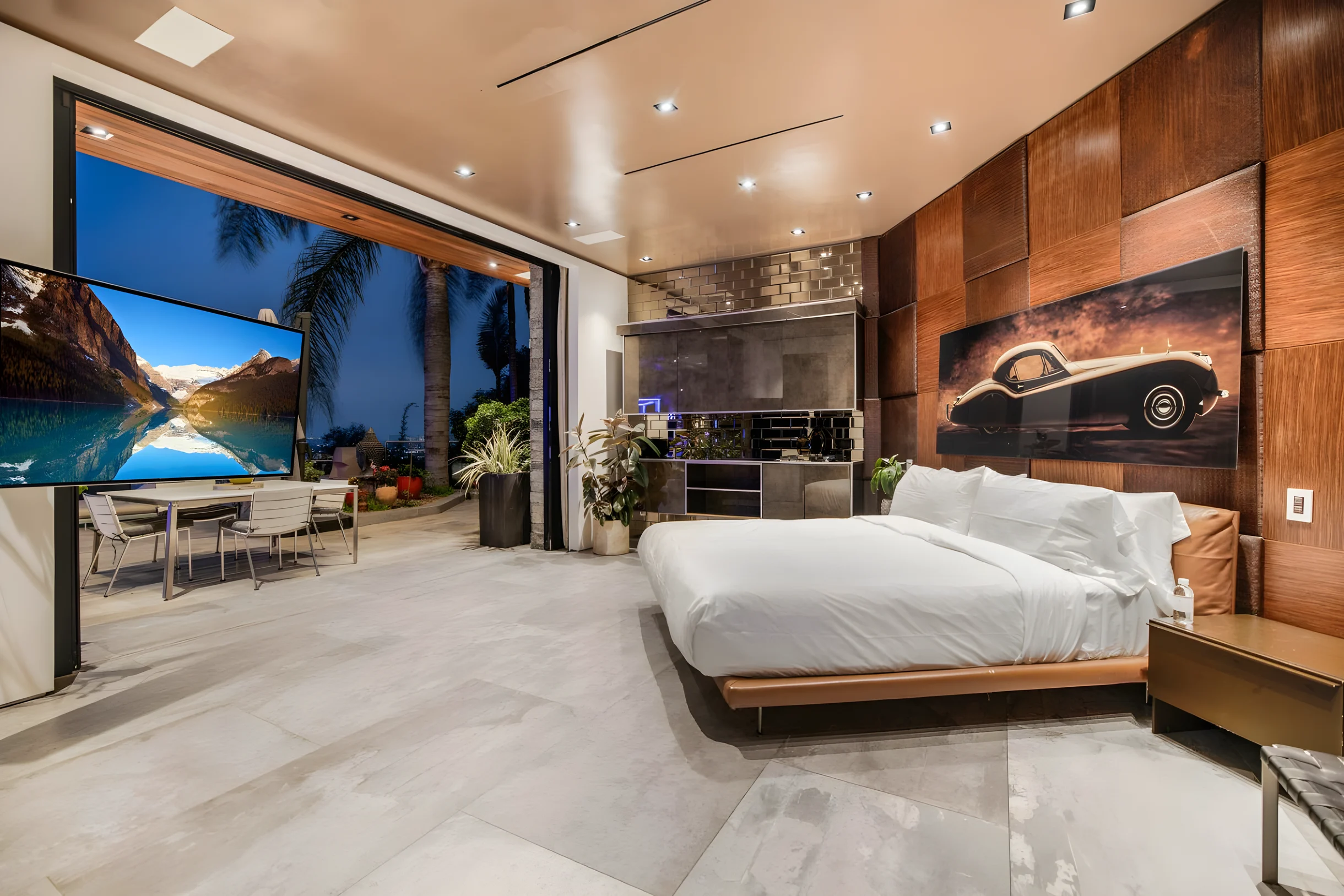 Wander Sunset Strip Vista