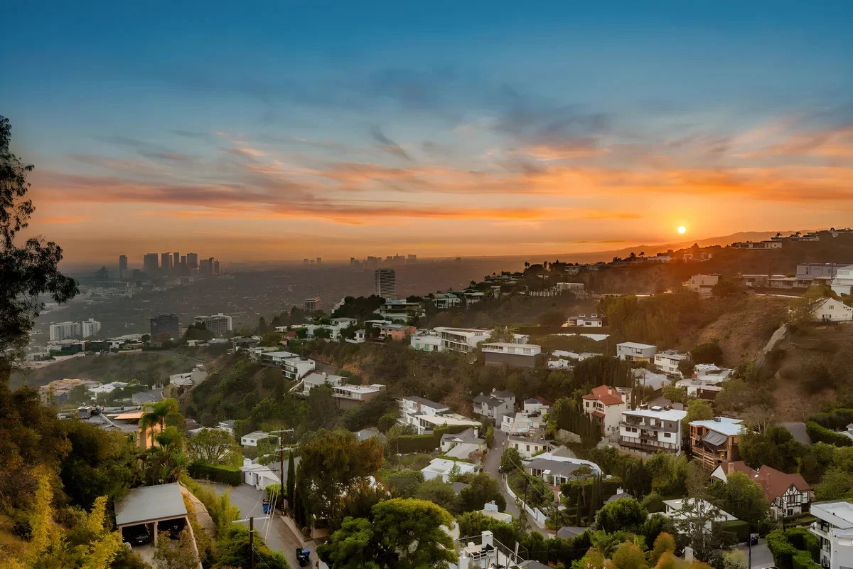 Wander Sunset Plaza Views #5