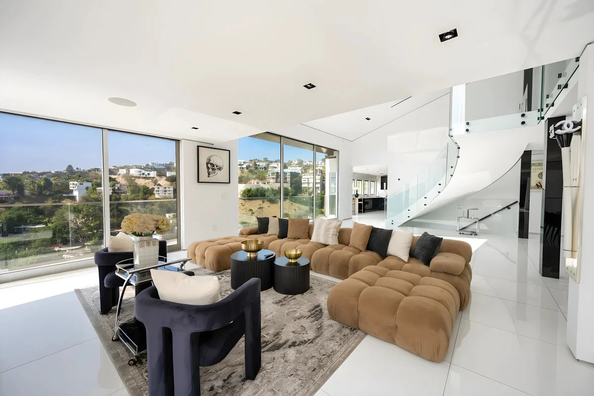 Wander Sunset Plaza Views #3