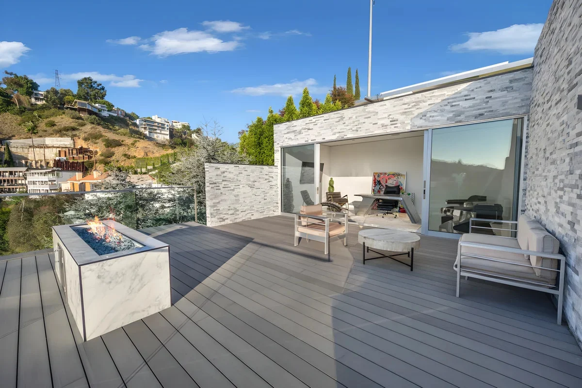 Wander Sunset Plaza Views