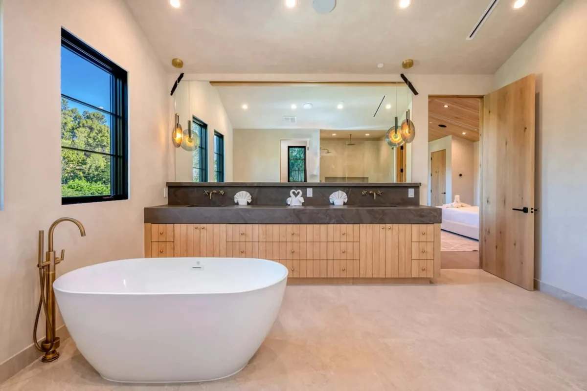 Wander Los Angeles Oakwood