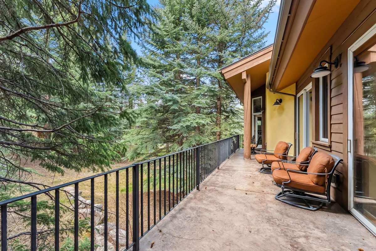 Wander Vail Charm #6