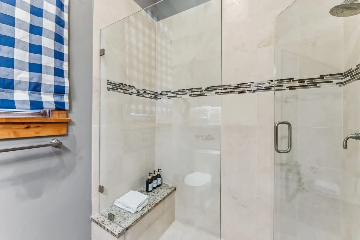 Wander Vail Charm #25