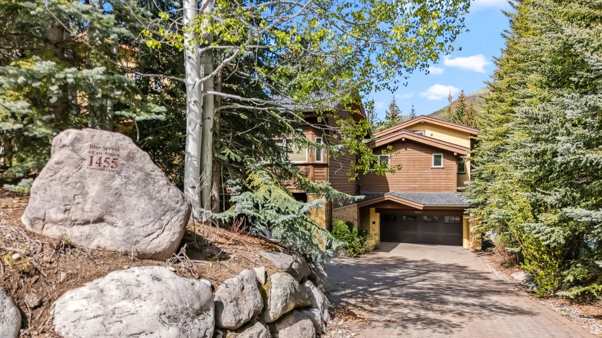 Wander Vail Charm #36