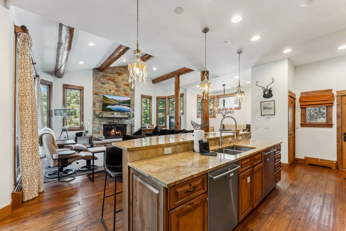 Wander Vail Charm #42