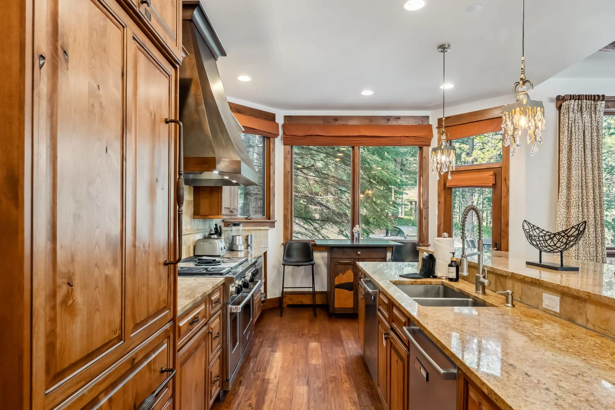 Wander Vail Charm #38