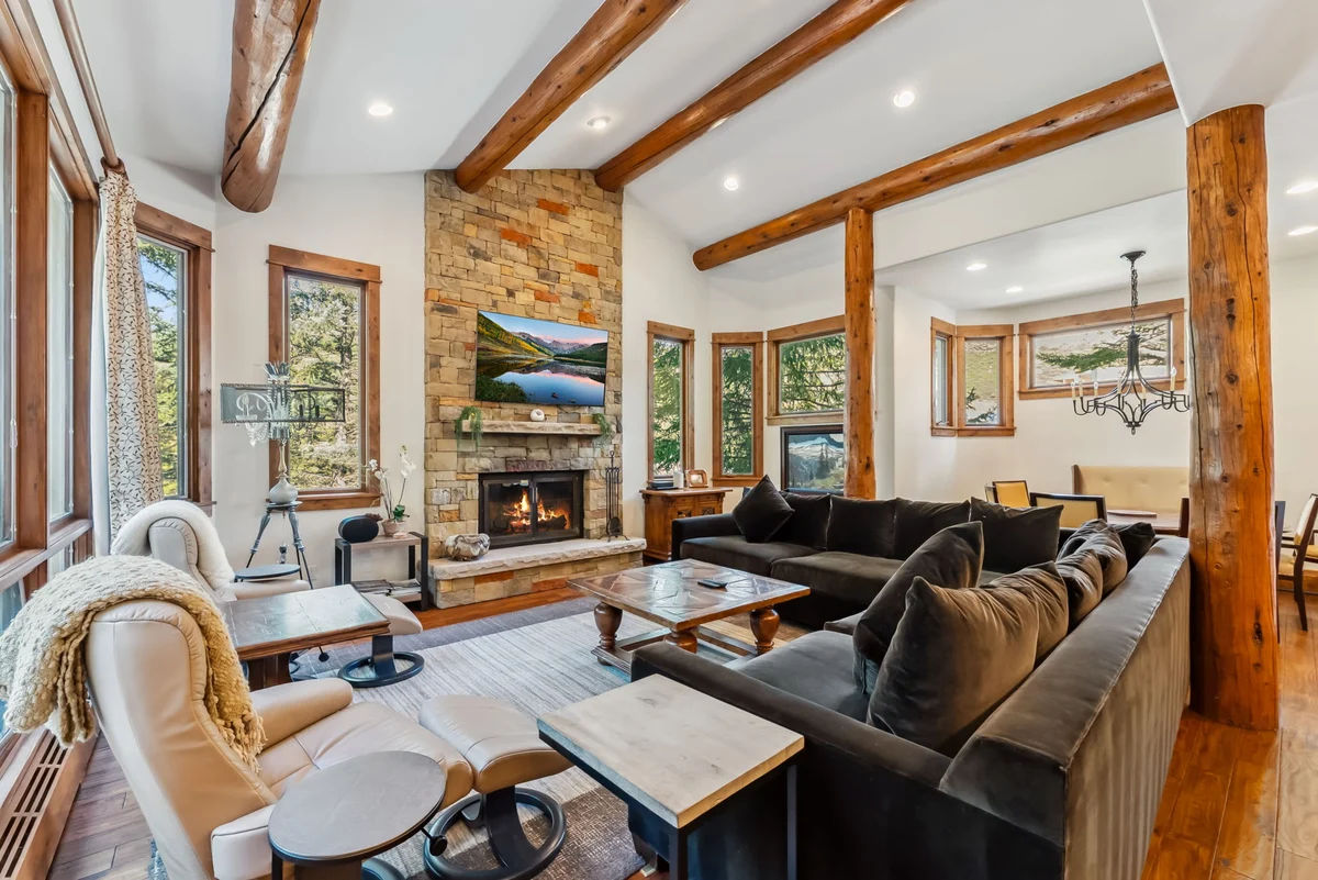 Wander Vail Charm #16