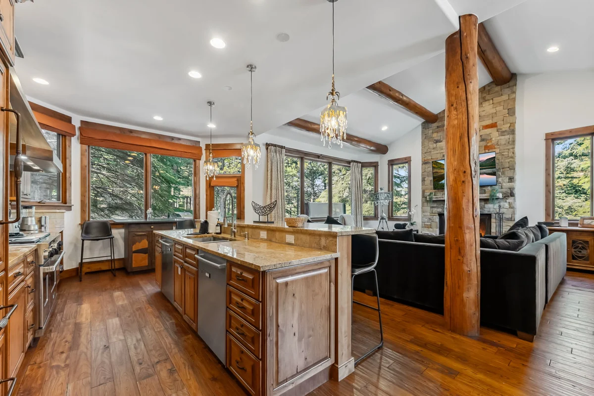 Wander Vail Charm #45