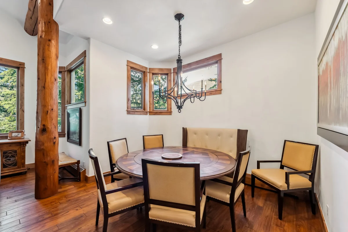 Wander Vail Charm #20