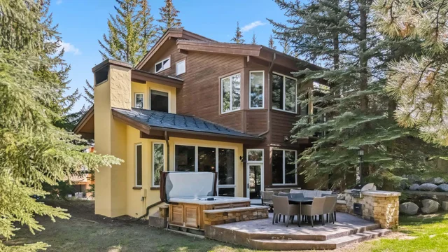 Wander Vail Charm #4