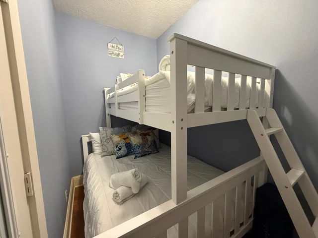 Bedroom 3 image 1