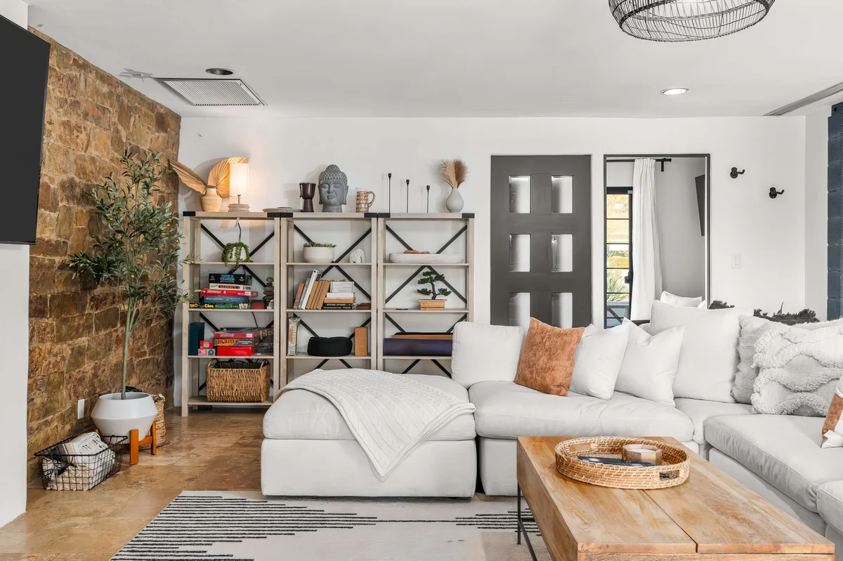 Wander Phoenix Oasis