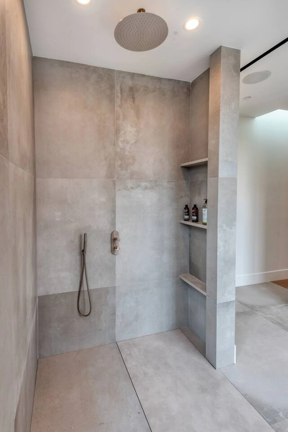 Luxurious 4BR Home w/ Pool, Jacuzzi & Free Parking #15