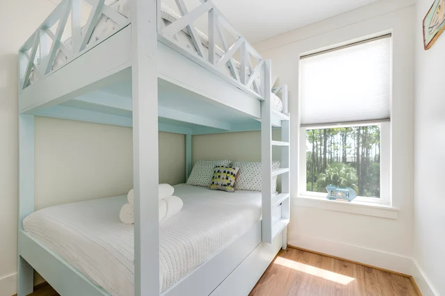 Bedroom 4 image 1