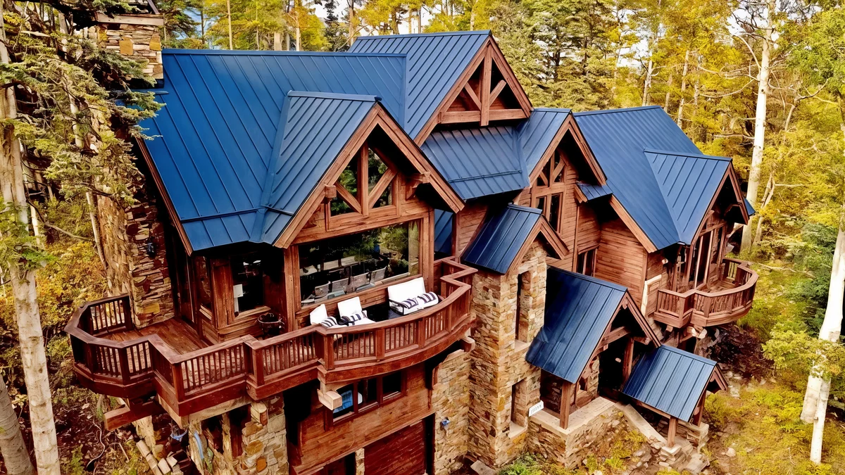 Wander Mountain Village Summit