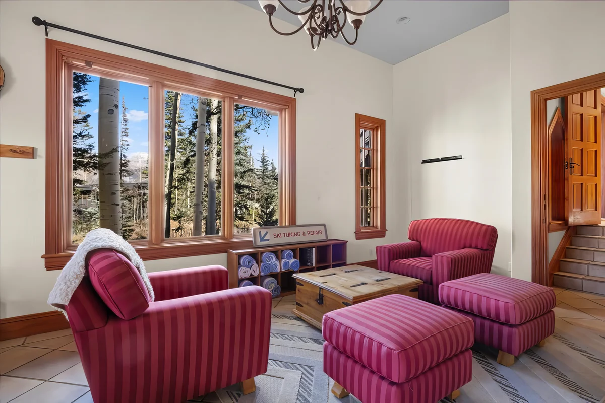 Wander Mountain Village Summit