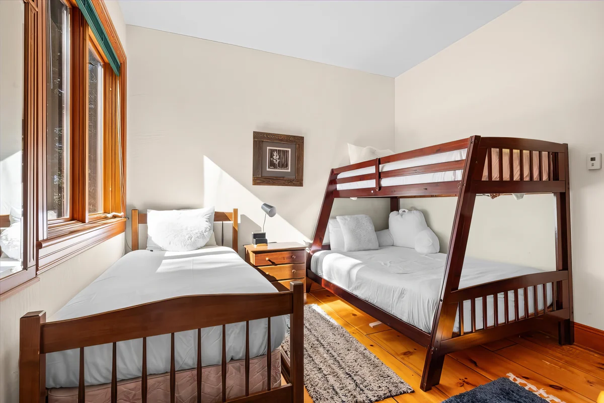 Bunk Bedroom 1 image