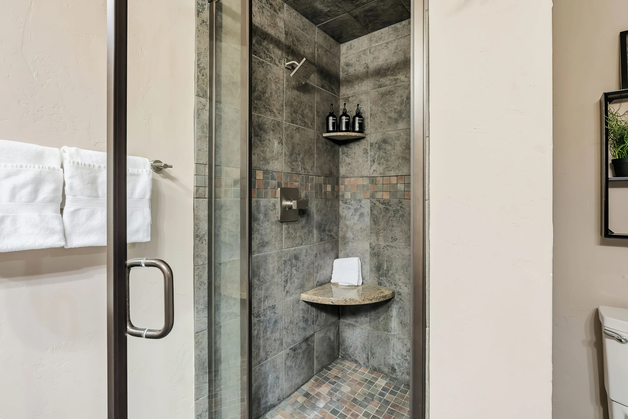 Wander Blue River Lodge #33